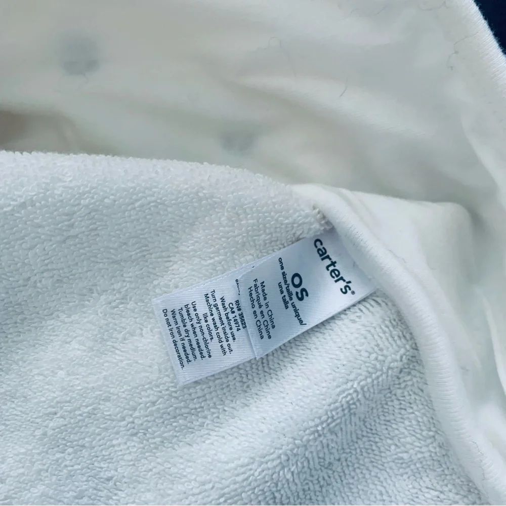 Carter's Baby Giraffe Hooded Towel for Bathtime (Perfect for Boys or Girls)